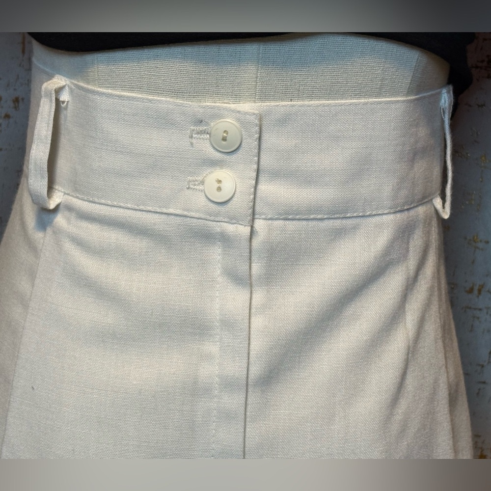 White High-Waisted Skirt with Button Detail - Picture 3 of 4